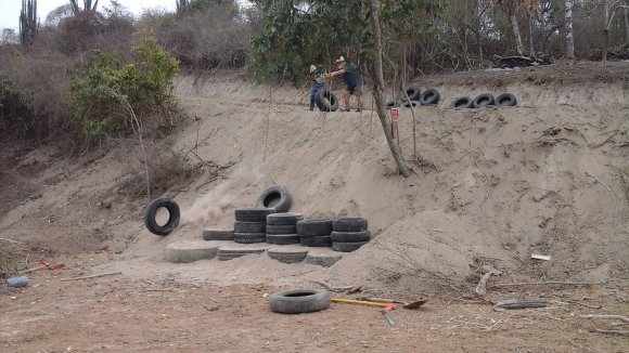 Doug and Paulo moving tires